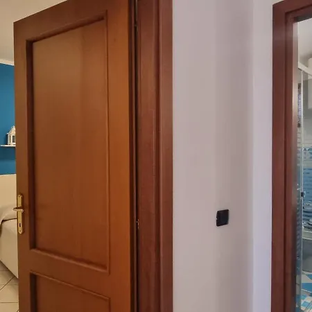 Faro House Ольбія